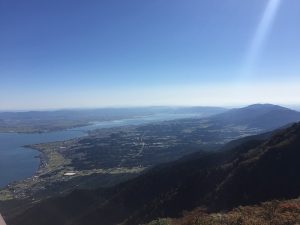 山頂から望む琵琶湖
